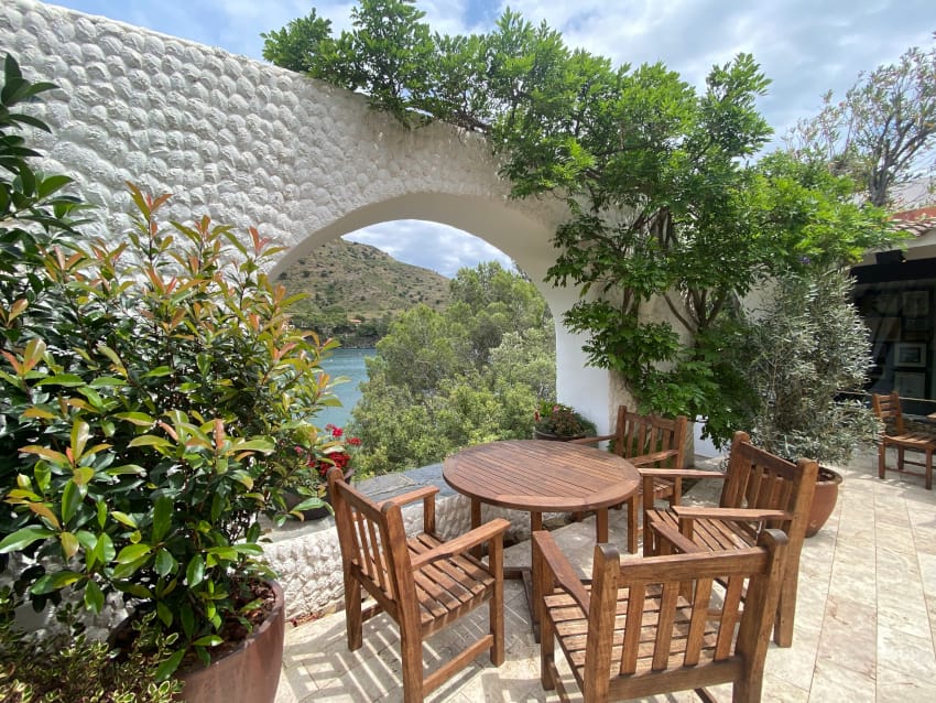Tisch auf der Terrasse des elBulli auf die Cala Montjoi